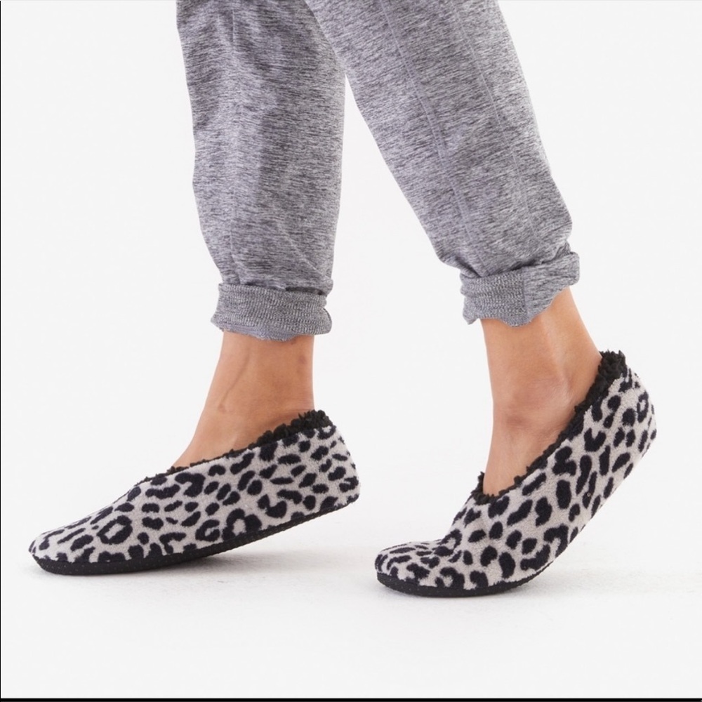 Isaac Mizrahi | Leopard Print Slippers Medium NWT Fleece Lined Cozy House Shoes - Picture 3 of 8